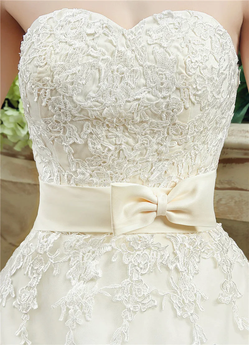 Sweetheart Lace Appliques Light Champagne Wedding Dresses